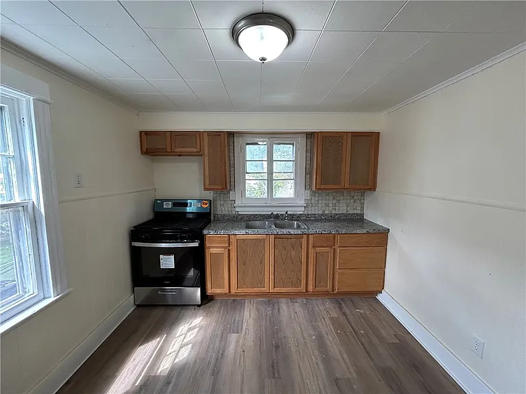 42 Villa St #UPPER — Photo 12