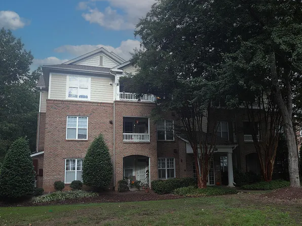 8011 Allyns Landing Way APT 202, Raleigh, NC 27615