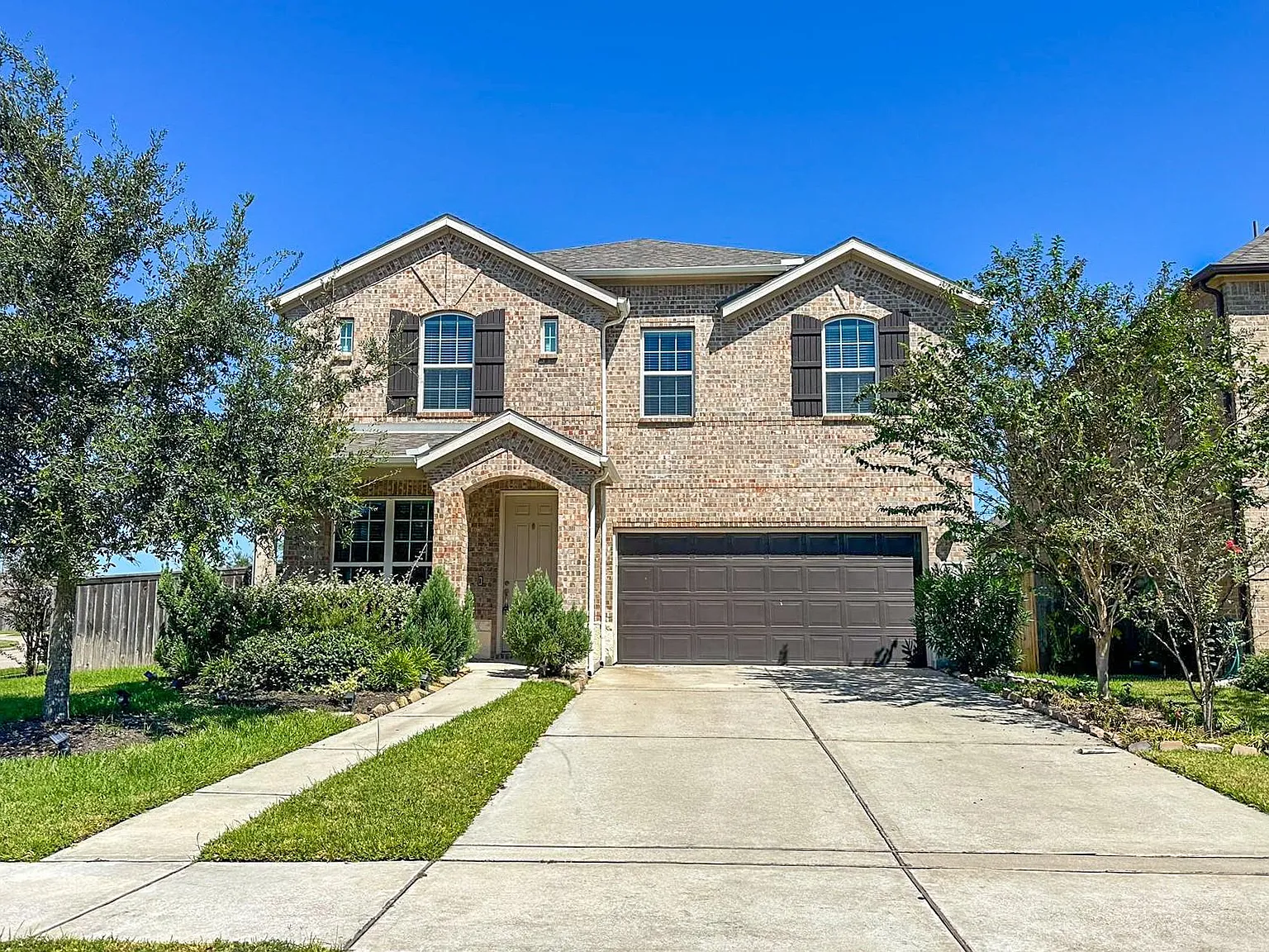 4 bed, 2.5 bath, 2706 sqft, $2,650 — Photo 1