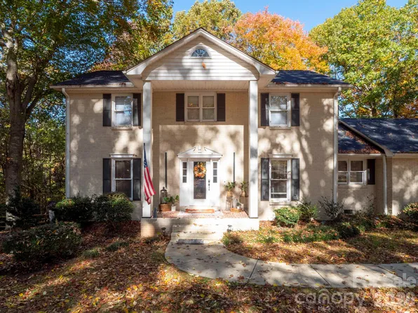 1151 Estate Dr, York, SC 29745