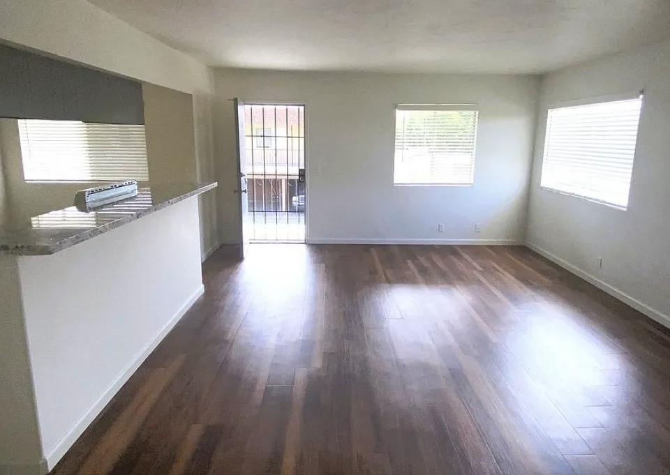 5712 Stockdale Hwy #3
