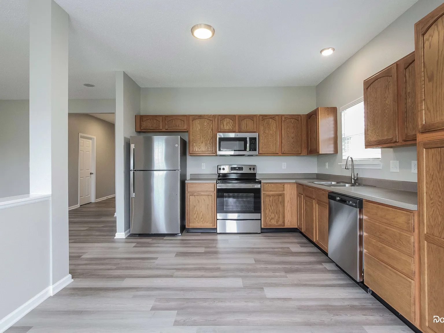 3 bed, 2.0 bath, 1429 sqft, $1,895 — Photo 2