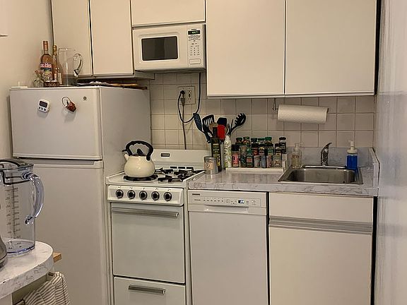 3rd image of 21 Gramercy Park S APT 6B