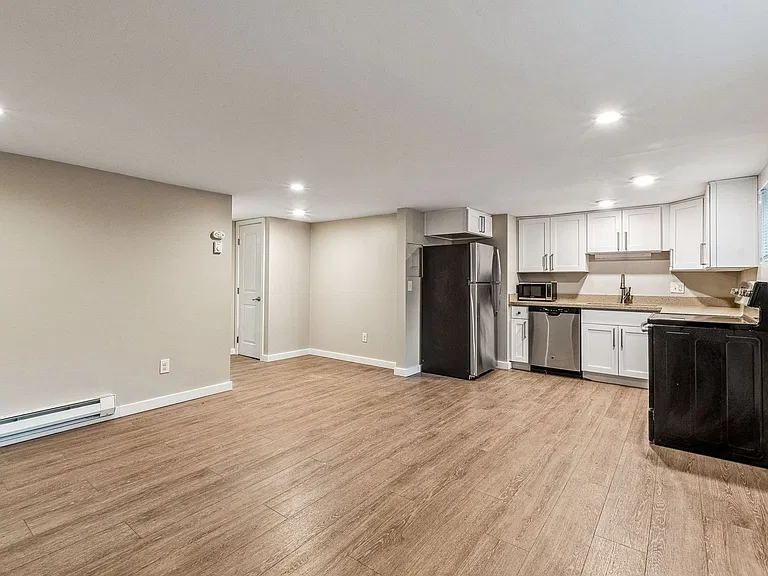 15th Avenue Apartments — Photo 2