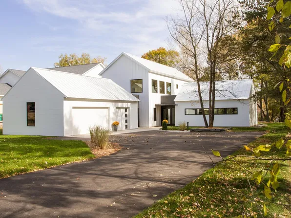 1474 Lincolntown Ave, Mahtomedi, MN 55115