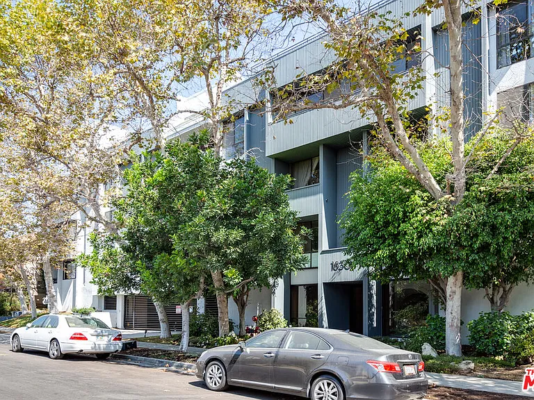 1830 Westholme Ave #101 — Photo 33