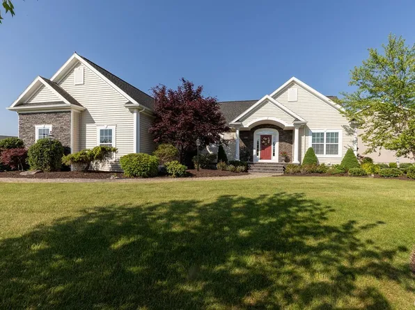 3722 Pegasus Cir, Syracuse, NY 13209