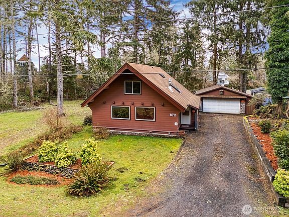 3rd image of 872 Duck Lake Drive SE