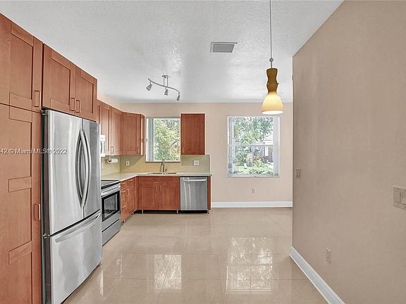 5th image of 1565 Yellowheart Way #1565