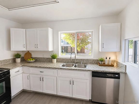 4th image of 1272 N Mollison Ave