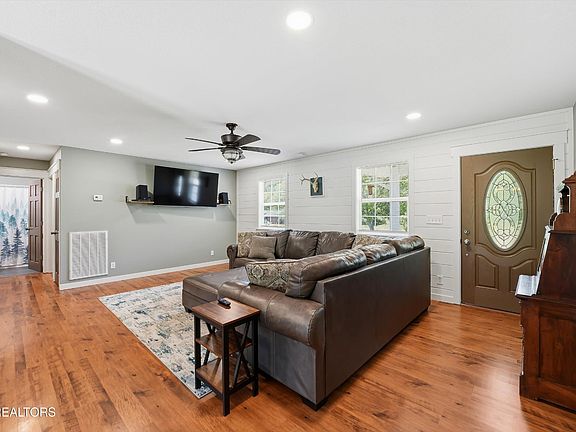 3rd image of 362 County Road 189