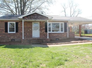 216 Scenic Dr, King, NC 27021