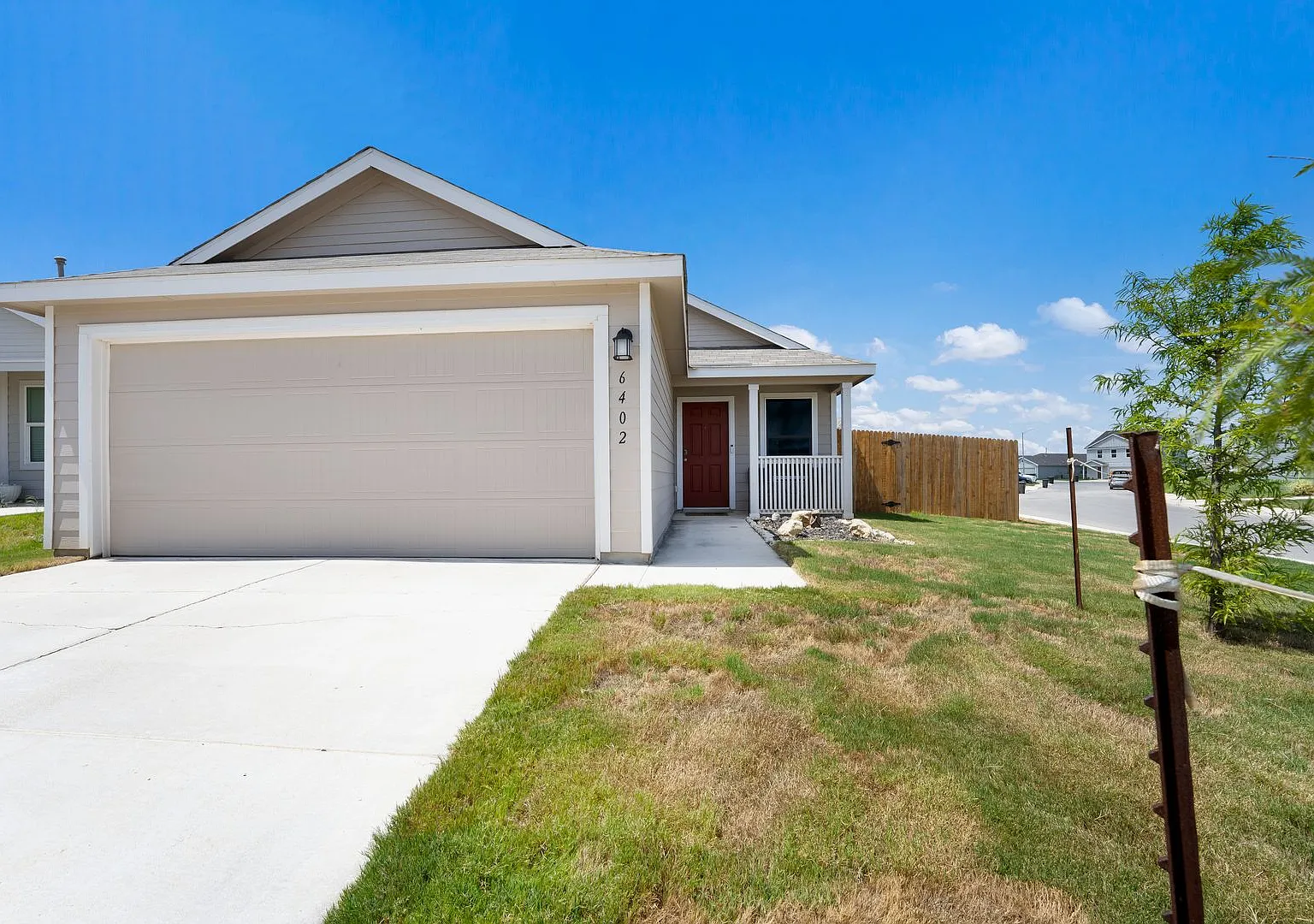 Comfortable 3BR Home with Modern Conveniences — Photo 1