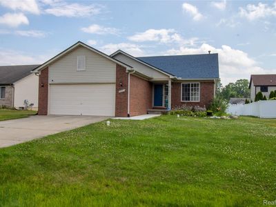 2279 Pear Tree Dr, Burton, MI, 48519