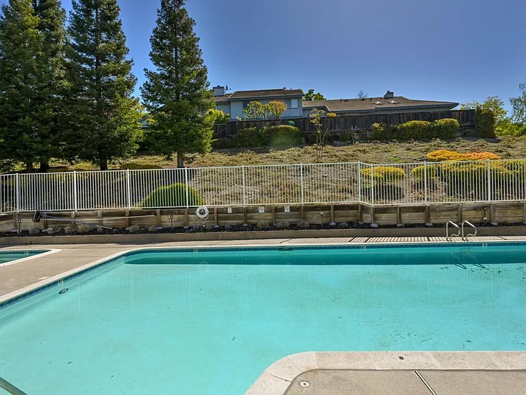 208 Promenade Ln — Photo 33