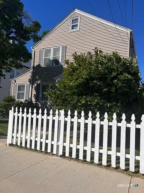 2 bed, 1.0 bath, 2459 sqft, $2,200 — Photo 2