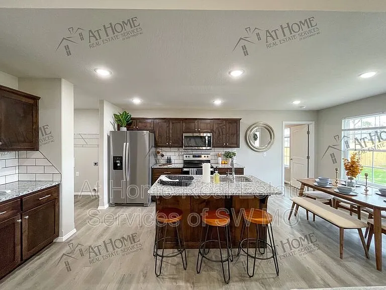 201 Rosalie St — Photo 4
