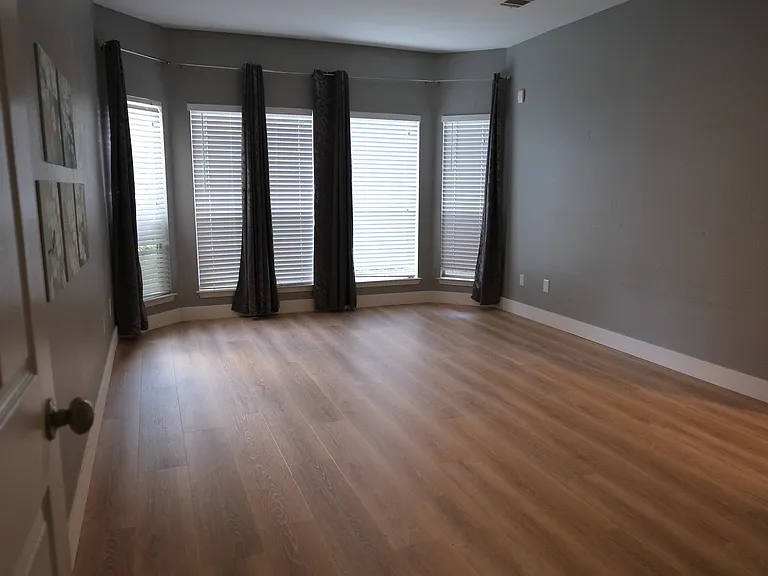 9300 Lightwood Loop — Photo 3
