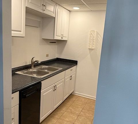 4th image of 3850 S Parkway Dr APT 1F