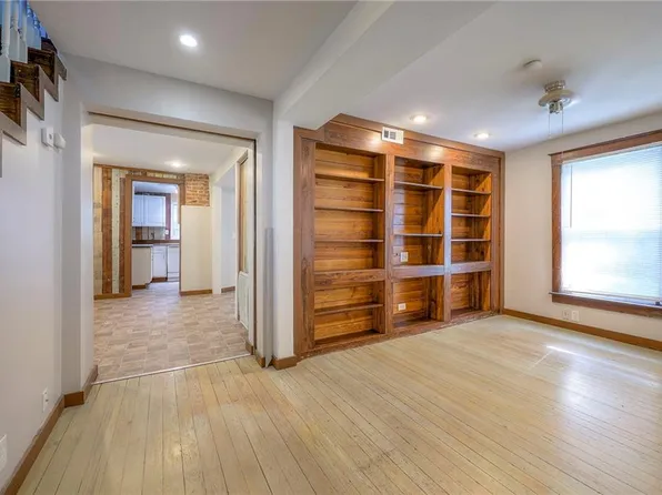 704 High Grove Rd, Grandview, MO 64030