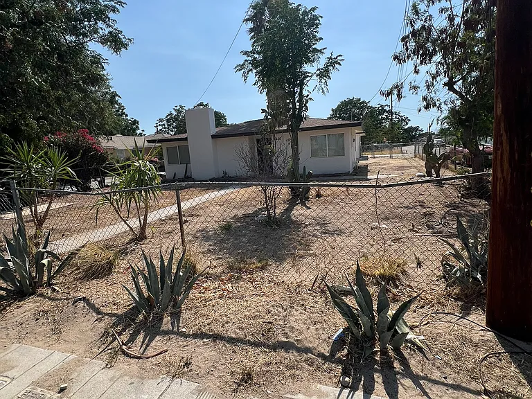 7480 Lankershim Ave — Photo 3