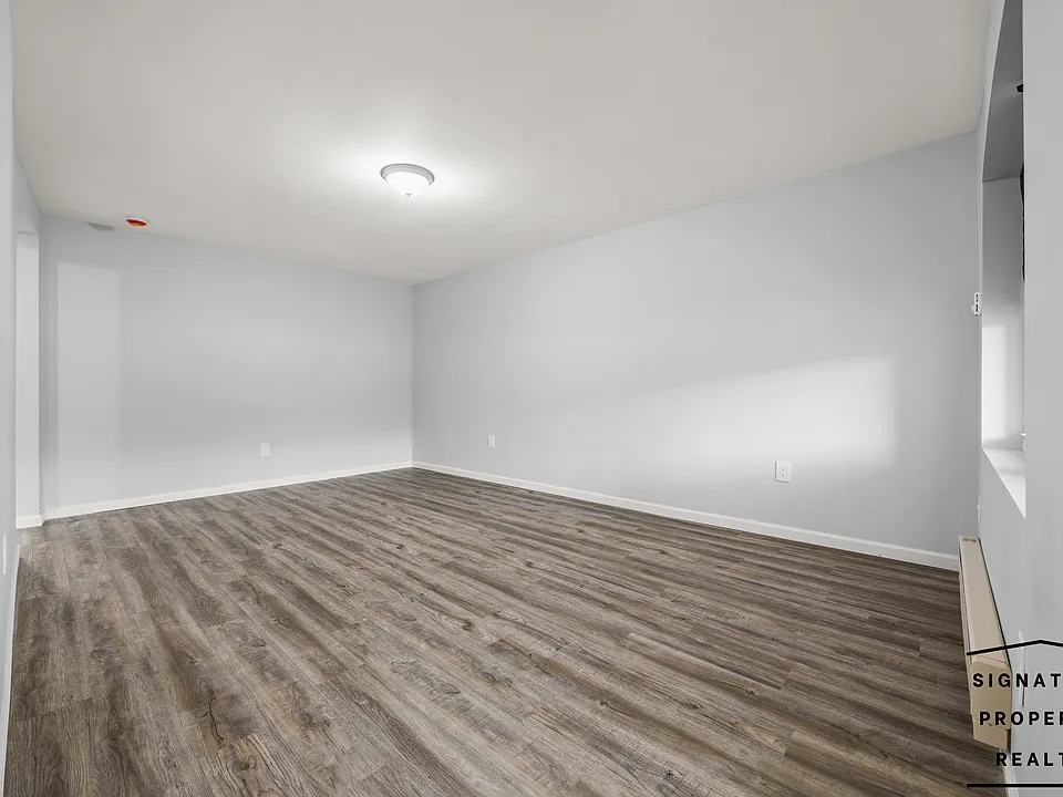 410 Utica Ave #R
