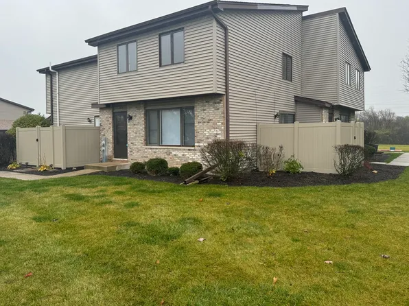 268 Circlegate Rd #268, New Lenox, IL 60451
