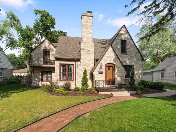2106 South 106th STREET, West Allis, WI 53227