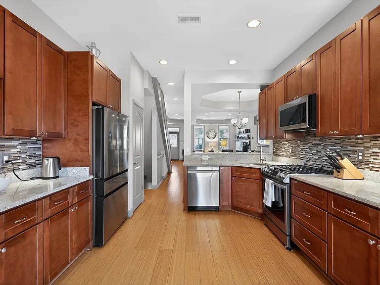 928 Ingraham St NW — Photo 6