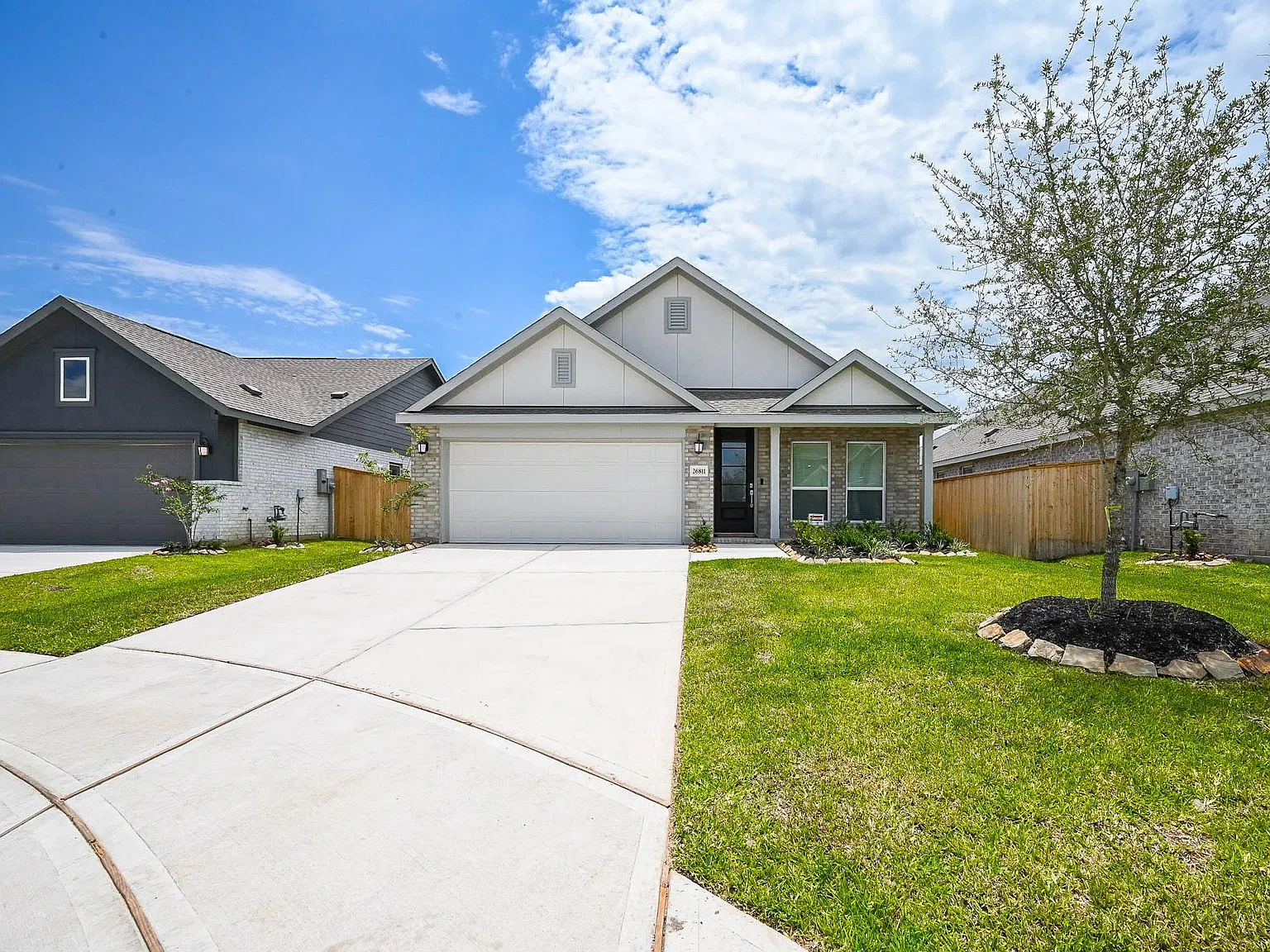 4 bed, 2.0 bath, 1920 sqft, $2,300 — Photo 3