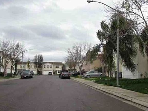 Exterior Neighborhood (street photo)
