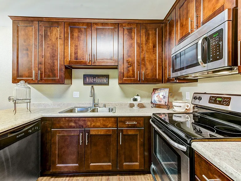 Santee Villas — Photo 15