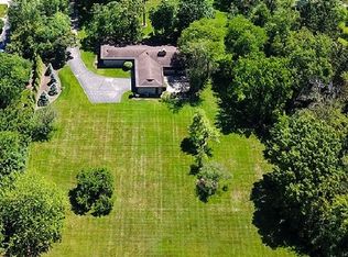 300 Canterberry Ln, Oak Brook, IL 60523