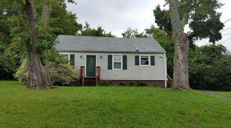 2nd image of 203 S Laurel Cir