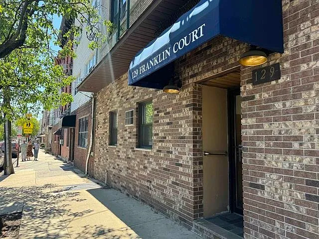 129 Franklin St — Photo 11