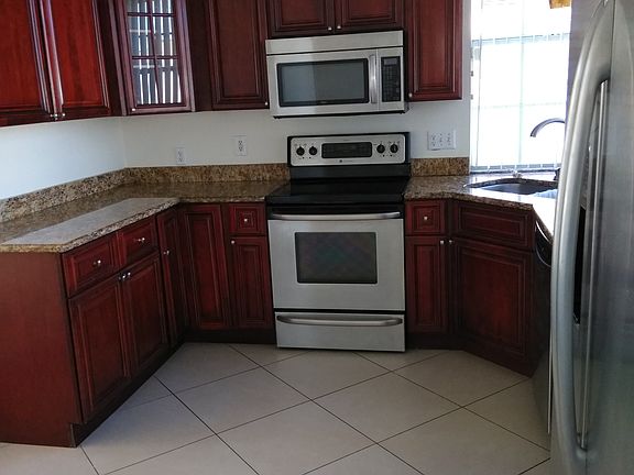 2nd image of 2568 Davenport Cir