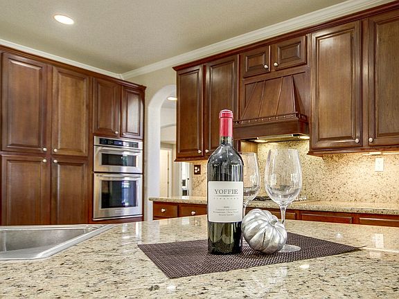 5th image of 6012 Ladero Way