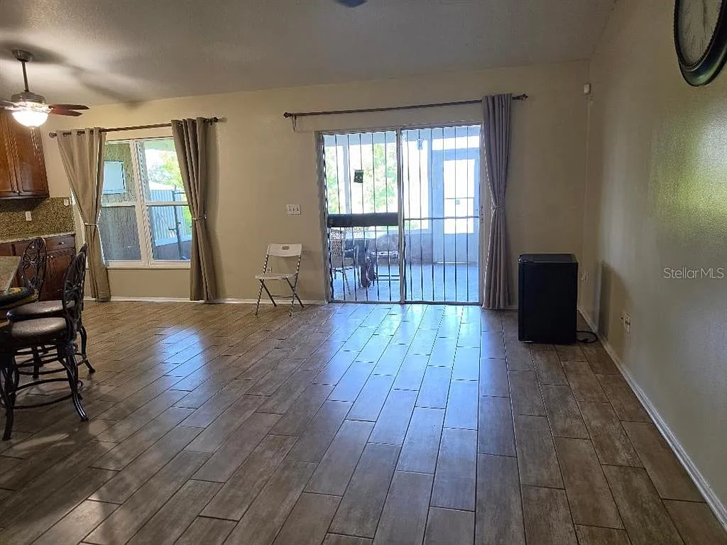 4 bed, 2.0 bath, 1945 sqft, $2,500 — Photo 3