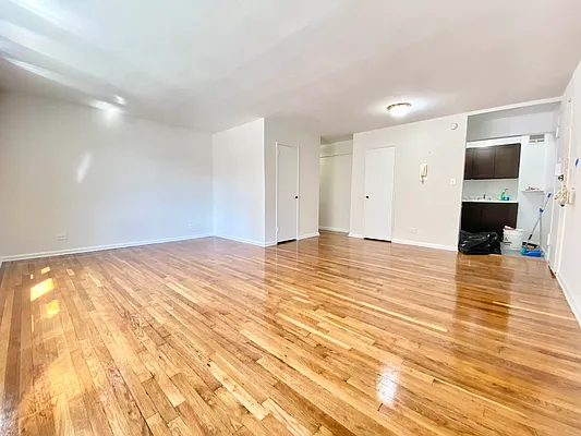 Rented by Queens Apartments Realty LLC | media 18