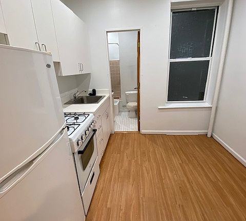 4th image of 30-80 45th St #1FR