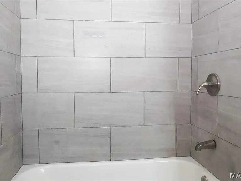5460 Hamilton Ave — Photo 15