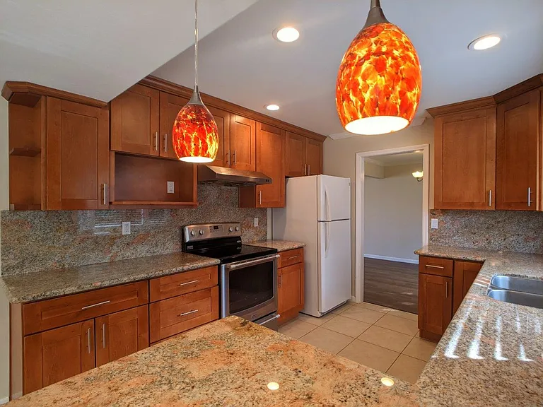1032 Cassia Way — Photo 8