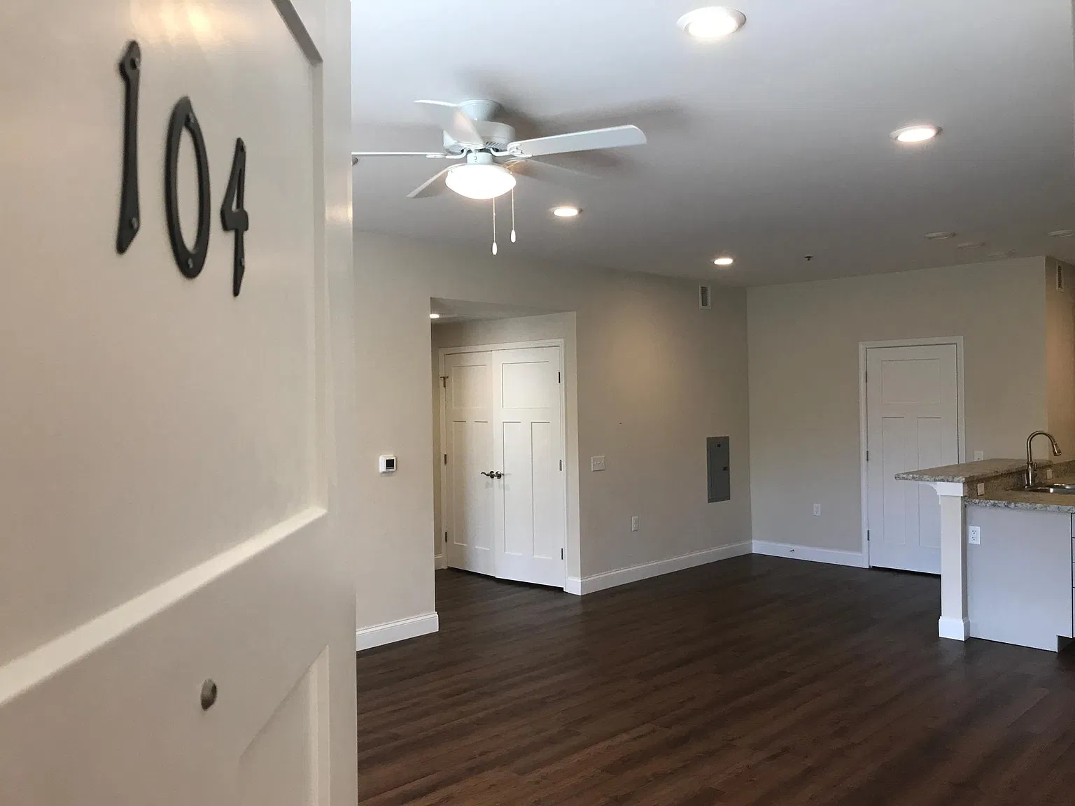 2 bed, 1044 sqft, $1,850 — Photo 4
