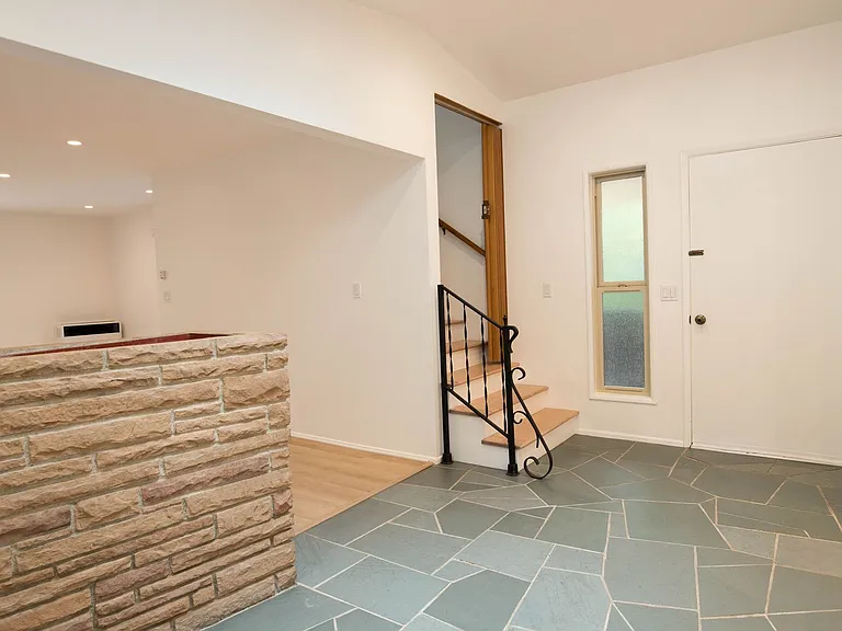 2604 Foothill Rd — Photo 3