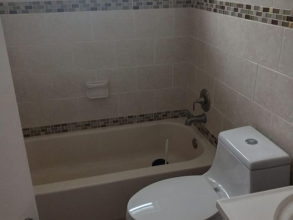 3rd image of 501 NE 24th Pl #501