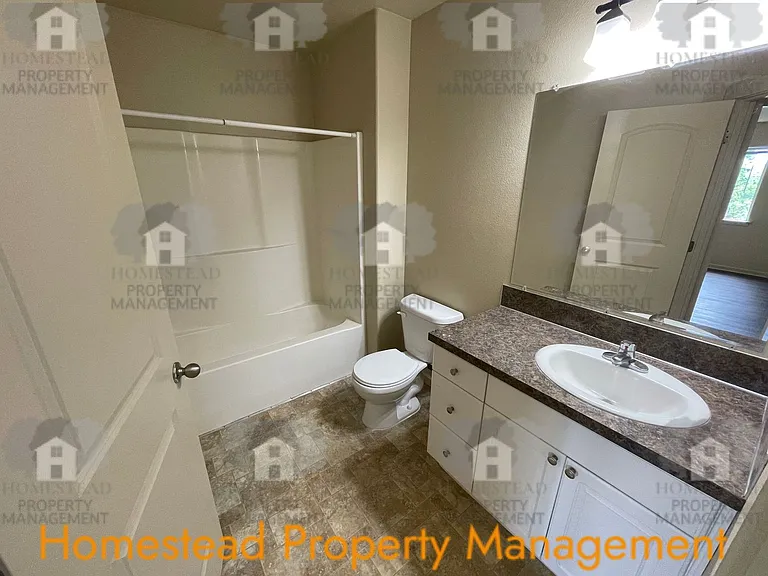 400-468 S Catron St — Photo 16