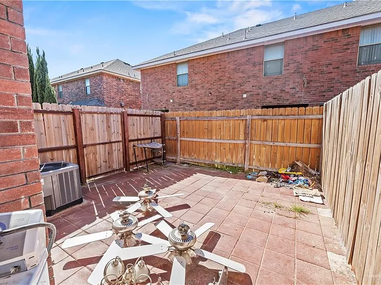106 S 48th Ln — Photo 10