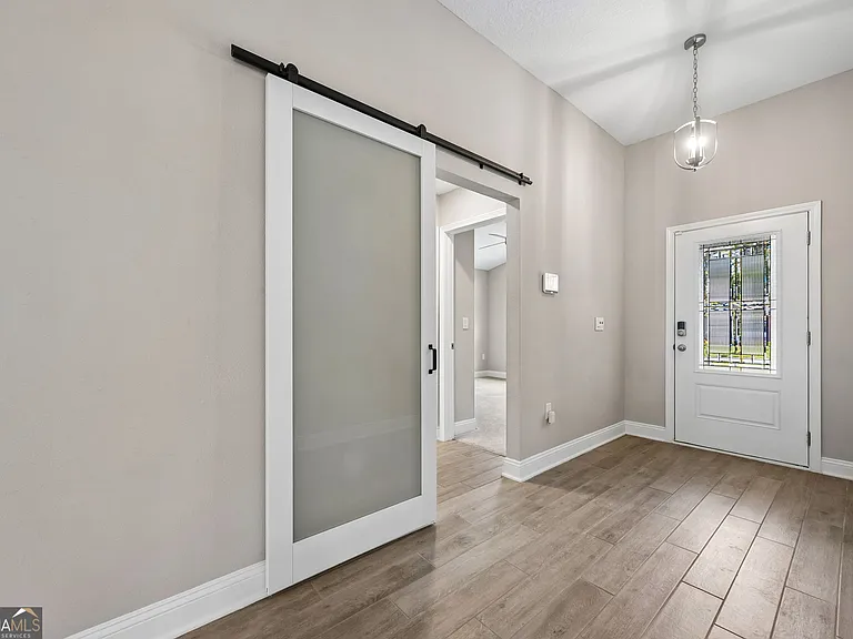 109 Angler Ln — Photo 3