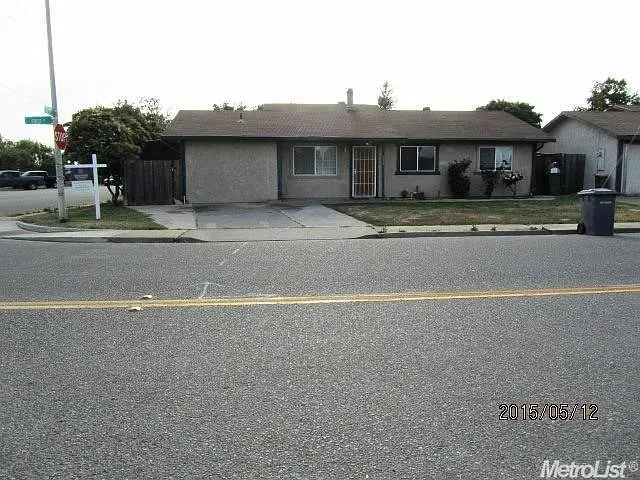 1142 1st St photo 1
