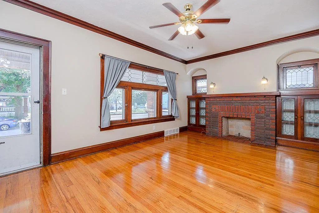 Primary Photo - 4022 Schiller Ave #DN